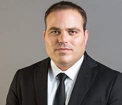 Adv. Ofer Reznik